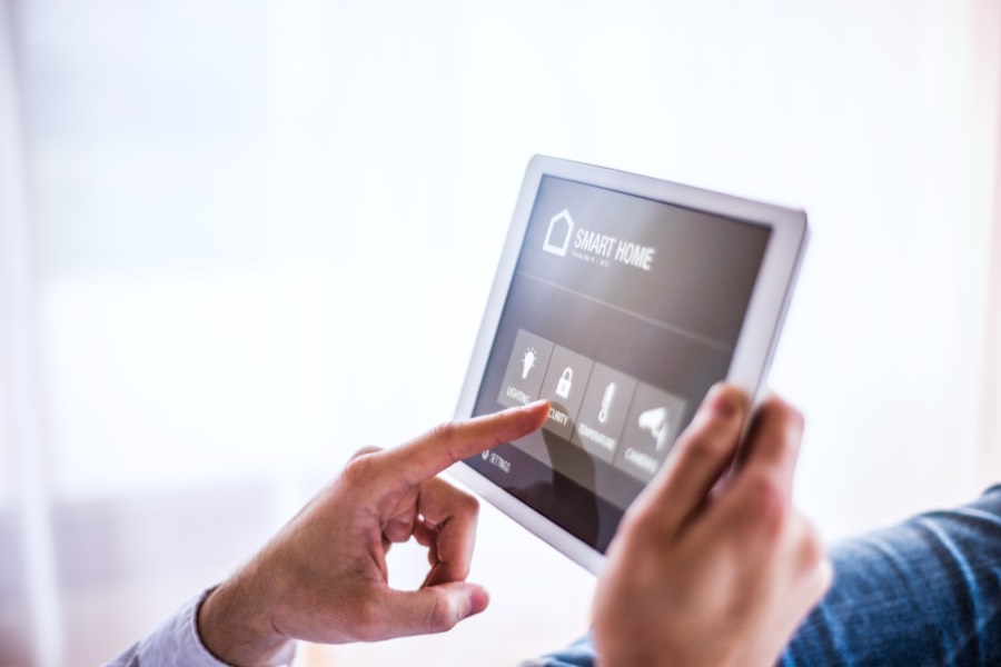 Tablet mit Smart-Home-Steuerung
